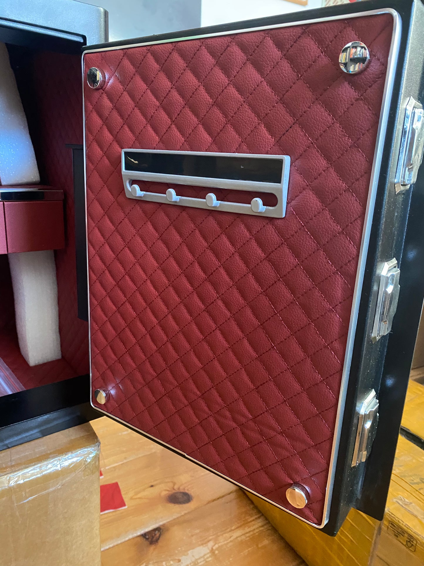 Electronic Safe 40x38x32 cm with Combination Lock