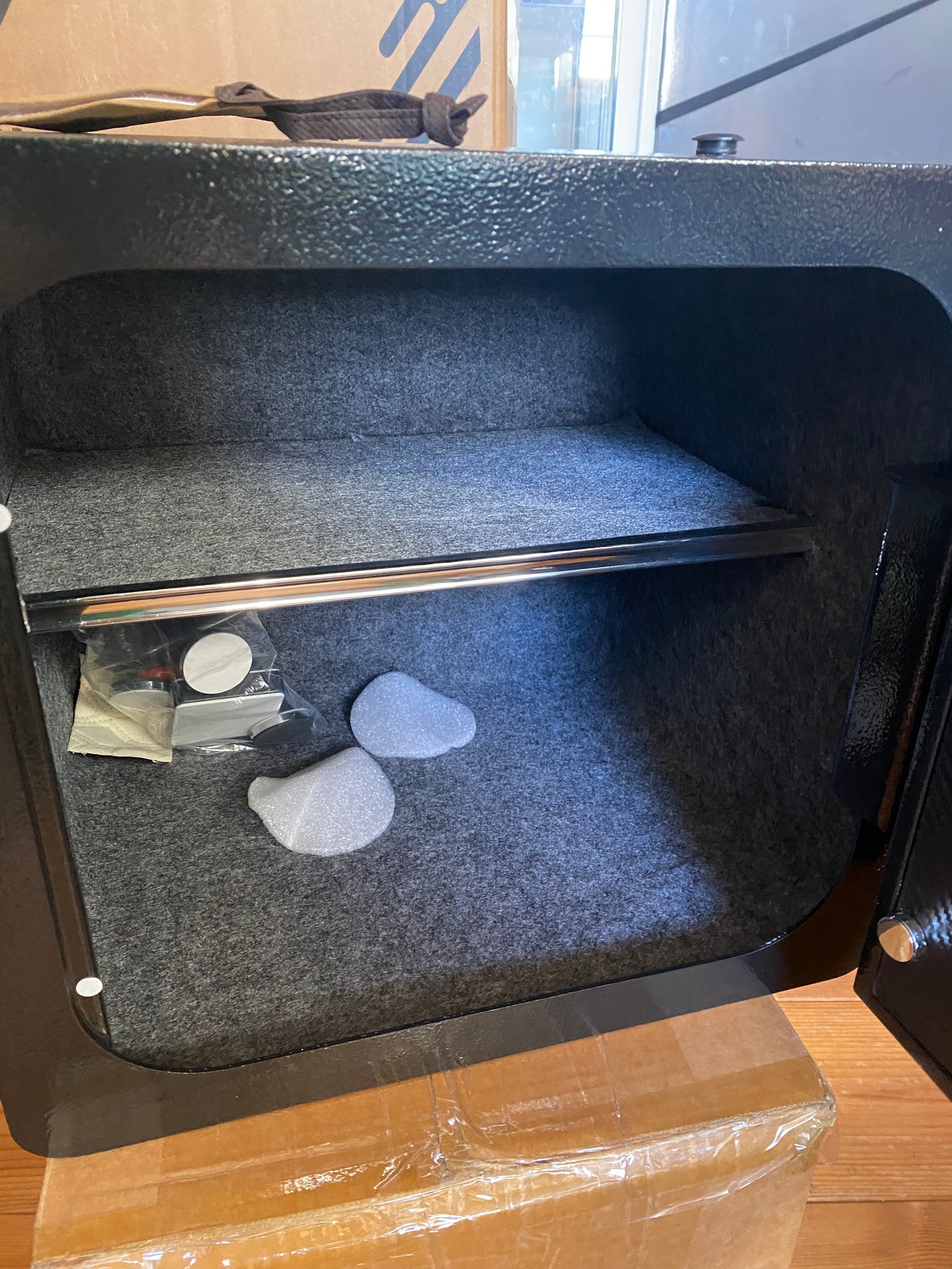 Electronic Safe 40x38x32 cm with Combination Lock